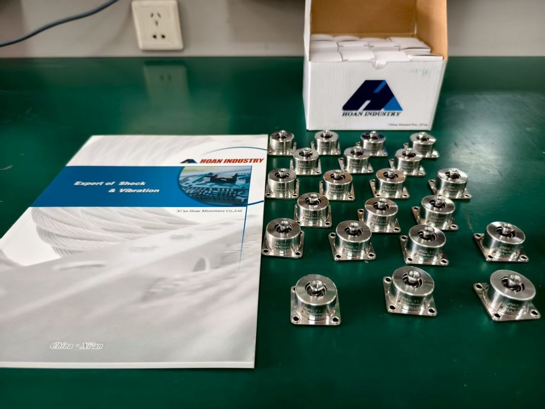 JMZ-TK-2.5A ঘর্ষণ ড্যাম্পিং ভাইব্রেশন আইসোলেটর, যা -40°F থেকে 180°F তাপমাত্রা পরিসীমা এবং সূক্ষ্ম যন্ত্রপাতির সুরক্ষার জন্য 0.5-1.5 ইঞ্চি ডিফ্লেকশন সহ